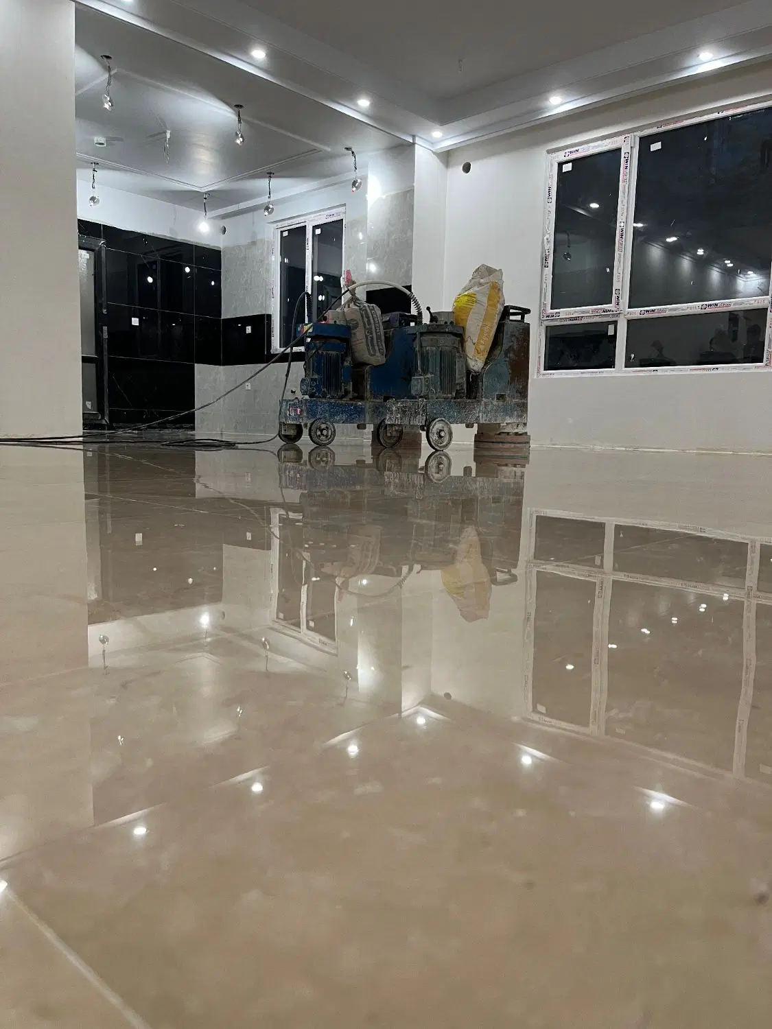 کفسابی  در نور-سنگسابی در نور|براق سازی انواع سنگ